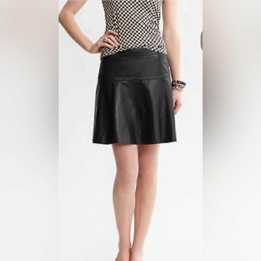 Banana Republic real leather fit and flare skirt sz 4
